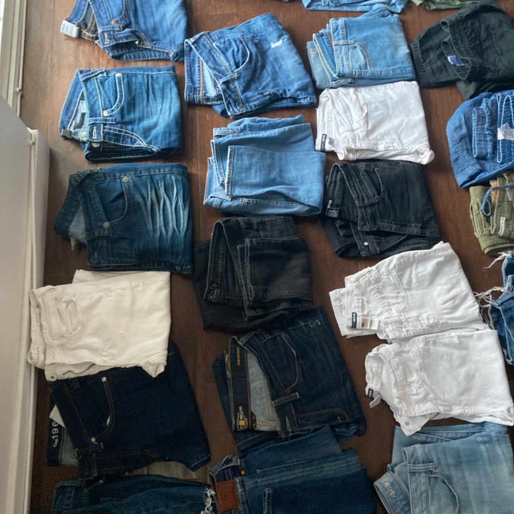 40 pairs of Designer Jeans - Picture 2 of 6